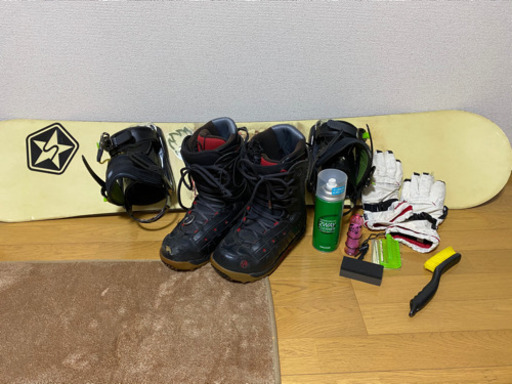 不要になったスノボ用品一式を出品します。板、ブーツ、ビンディング、リーシュコード、ワックス、リムーバー、エッジシャープナー、スノボバッ