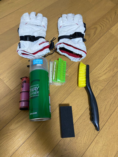 不要になったスノボ用品一式を出品します。板、ブーツ、ビンディング、リーシュコード、ワックス、リムーバー、エッジシャープナー、スノボバッ
