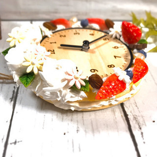 ⭐️いちごのリースケーキ風時計⭐️の画像