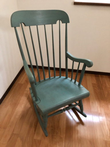 デザイン、カラー、雰囲気抜群のロッキンチェア