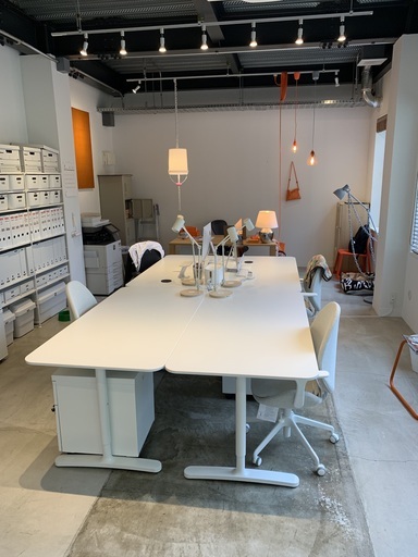 ＊2/23まで【直接受け取りできるかた限定】真っ白のIKEAのデスク・引き出し・チェアの4セットお譲りします。