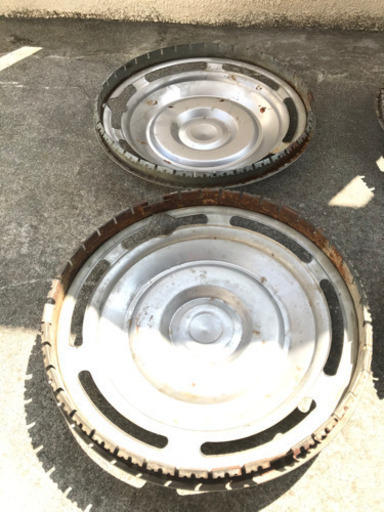 510ブルーバード　純正ホイールキャップ