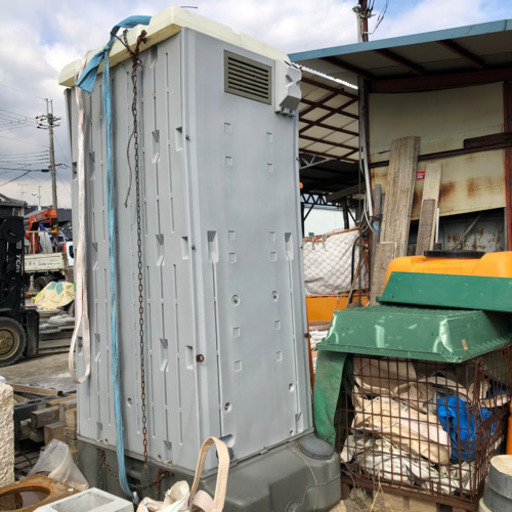仮設トイレ