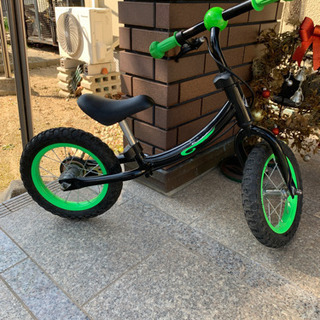 トイザラス　2輪バイク　ペダル無し2輪車