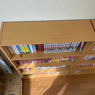 本棚と漫画セット。の画像