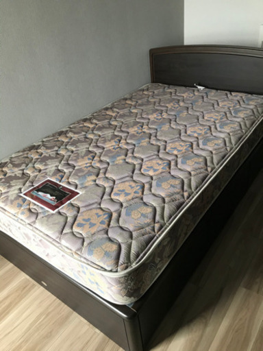 シモンズ　セミダブルベッド　マットレスとフレームセット