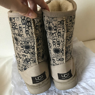 ムートンブーツの画像