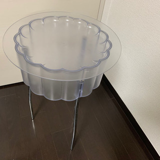 IKEA ベッドサイドテーブル