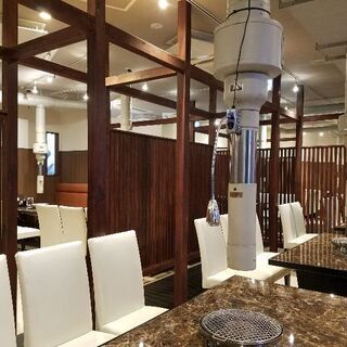 焼肉店ホールスタッフ☆未経験者歓迎☆交通費支給☆美味しい賄い付き🎵の画像
