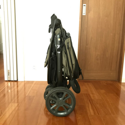 　【美品】JOIE 三輪ベビーカーライトトラックス オリーブ　レインカバー付