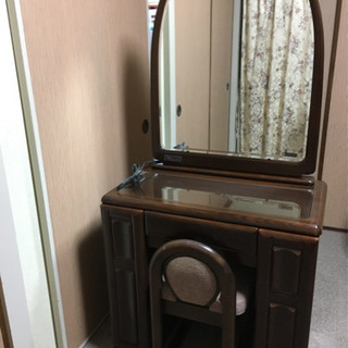 椅子付き鏡台の画像