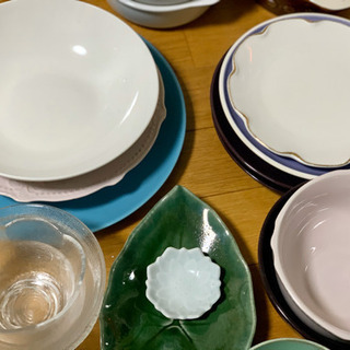 【2/24まで】お皿23点セット　なんと1000円！！の画像