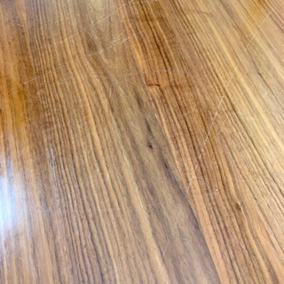 ダイニングテーブルの画像