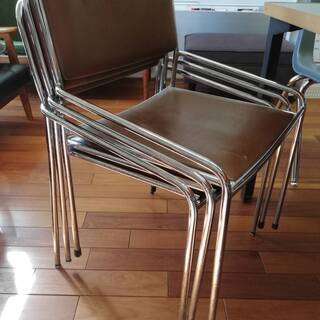 【スタッキングチェア】座面・背もたれ：茶色、脚・フレーム：クロム仕上　(13脚あります）バラでもＯＫ！の画像