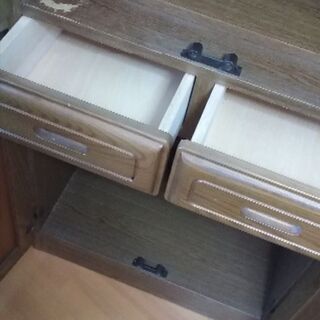 食器棚、本棚の画像