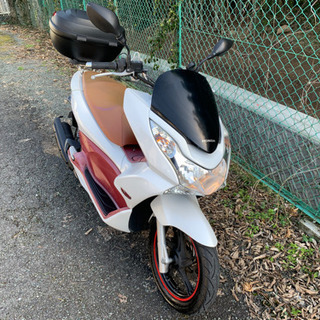 PCX125 ベトナム仕様 白/赤 HONDA 純正 PCX125 JF28 シート レッド コブ無し ベトナム仕様