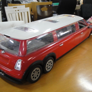 レトロカー mini cooper ミニクーパー ロング リムジン 赤 インテリアの画像
