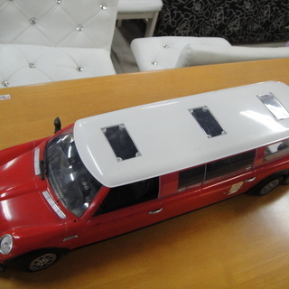 レトロカー mini cooper ミニクーパー ロング リムジン 赤 インテリアの画像