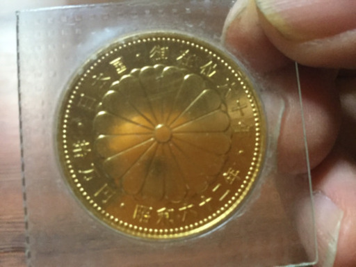 《貴重な昭和62年発行‼️》天皇陛下御在位60年記念 10万円金貨