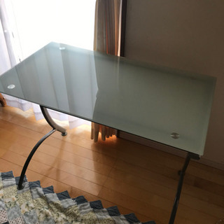 ガラス天板　パソコン　デスク　勉強机の画像