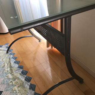 ガラス天板　パソコン　デスク　勉強机の画像