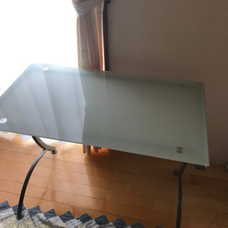 ガラス天板　パソコン　デスク　勉強机の画像