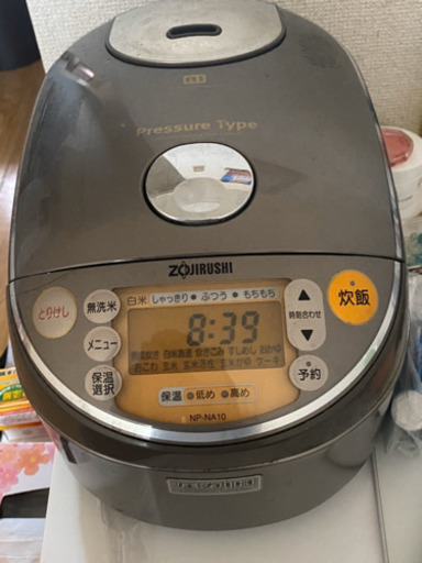 冷蔵庫、洗濯機、レンジ、トースター,テレビ, Zojirushi炊飯器、机