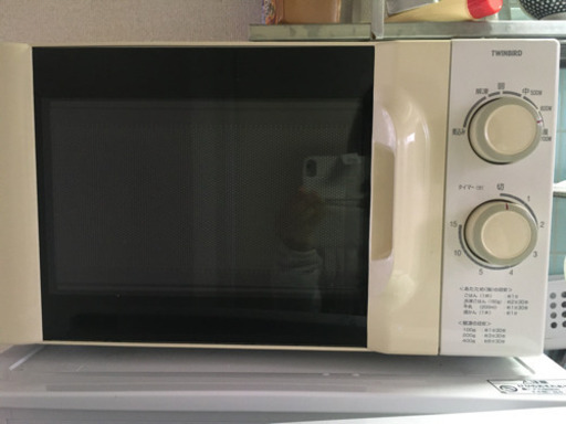 冷蔵庫、洗濯機、レンジ、トースター,テレビ, Zojirushi炊飯器、机