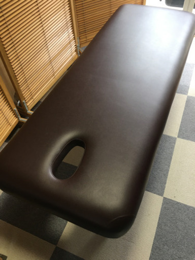 施術ベッド　ほぼ未使用品