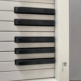 KORG ホワイト　電子ピアノ　イス・ペダル付の画像