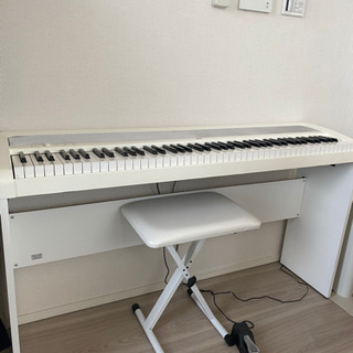 KORG ホワイト　電子ピアノ　イス・ペダル付