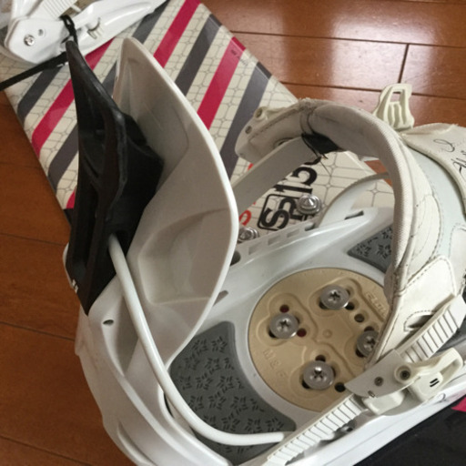 【お値下げしました‼️】スノーボード板　リアエントリー　ビンディング　２点セット　