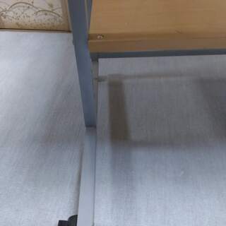 【取りに来れる方に差し上げます】　パソコンデスク椅子付きの画像