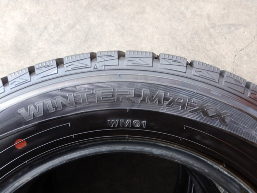 215/60Ｒ16　4本組　ダンロップスタッドレス　クラウン、エスティマ