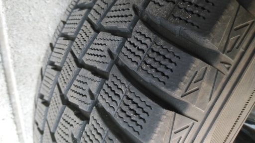 スタッドレスタイヤ　225/55R17　アルミホイール付き