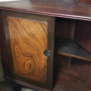 三角コーナー飾り棚　譲ります！の画像