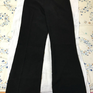 女性 黒スーツの画像