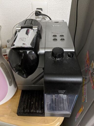 ネスプレッソ　コーヒーメーカー