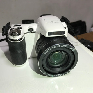 富士フィルム FinePix S4500ホワイト