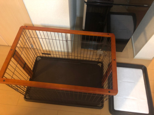 ペット用品　ゲージ、ペットトイレ、水飲み