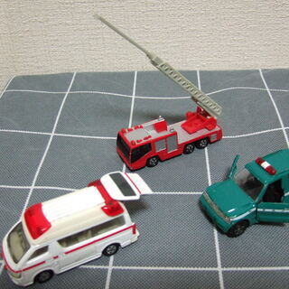 トミカ詰め合わせ16台の画像