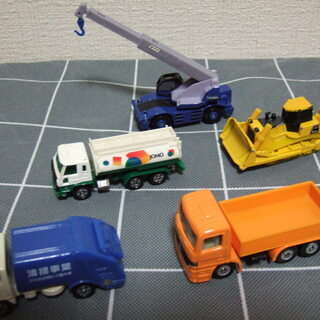 トミカ詰め合わせ16台の画像