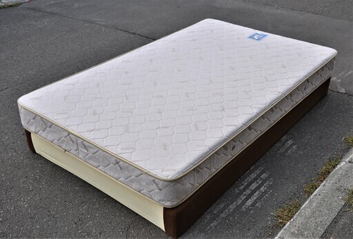 ダブルベッドＳＤベッド フレーム＆マットのセット　日本製ＴＯＹＯＴＡホテル業務用