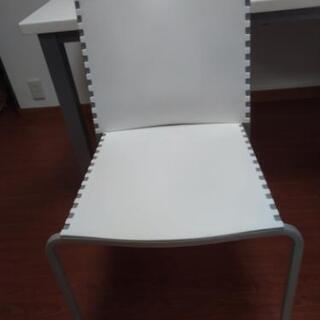 ダイニングテーブルの画像