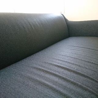 crata and barrel のソファーの画像