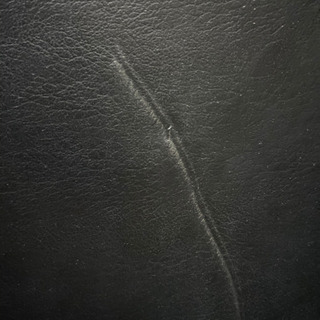 黒いソファー　商談成立の画像