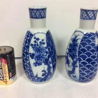 中古 徳利2つ200円(一輪代用可)の画像