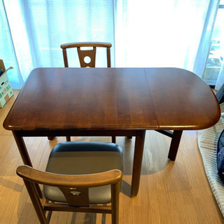 ダイニングテーブル　イス2脚　セットの画像