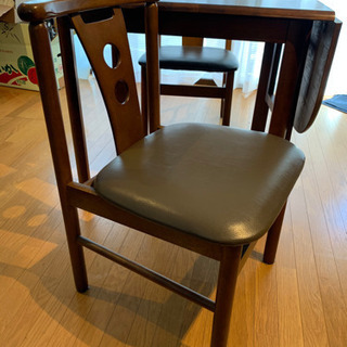 ダイニングテーブル　イス2脚　セットの画像