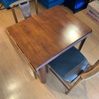 ダイニングテーブル　イス2脚　セットの画像